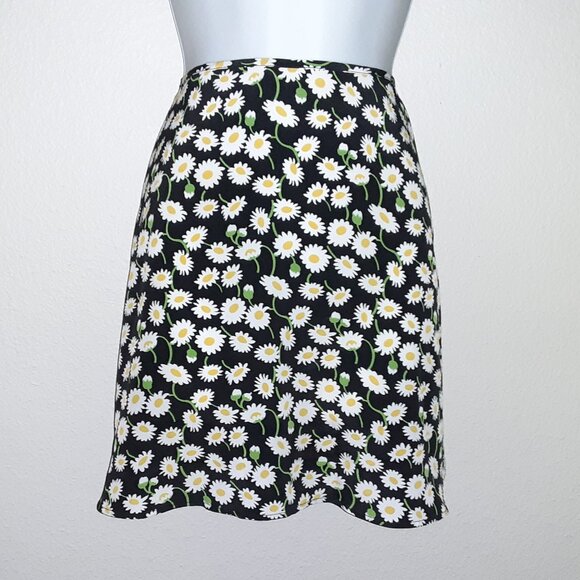 Daisy Mini Skirt * Size 5/6 * 25" Waist * Flowy * A-Line * Like New * Y2K - Picture 7 of 7